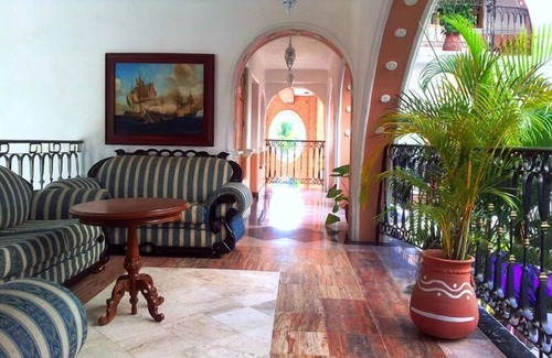 Crucecita Hotel | Canadian Resorts Huatulco