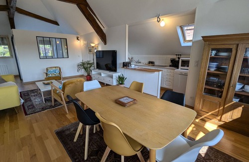 Montargis Apartamento | Casa del Canal en Montargis: Encanto, Jardines y Cultura