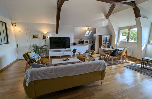 Montargis Apartamento | Casa del Canal en Montargis: Encanto, Jardines y Cultura