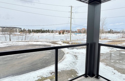 Welland Casa | Canal Front 3BR House in Welland