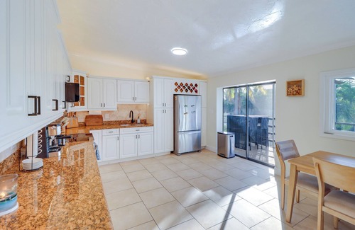 Twin Lakes Apartamento | Canal-Front Apt w/ Screened Balcony in Key Largo!