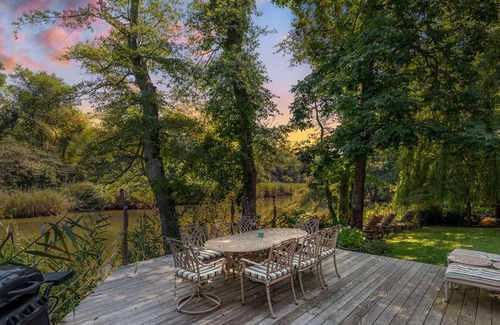 Mastic Beach Cabaña | Canal front Cottage