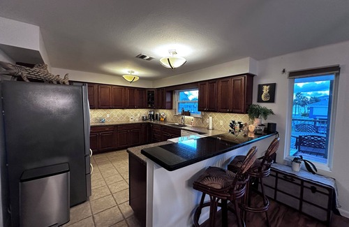 Galveston Casa | Canal-Front Fishing & Beach Home -Large Kitchen and Outdoor Spaces - Sleeps 10+