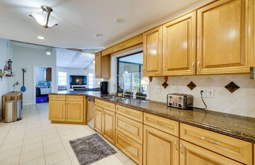 Fort Myers Casa | Canal-Front Gem w/ Lanai & Dock in Cape Coral