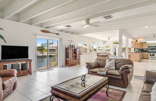 Cross Key Waterways Casa | Canal Front Gem W/ Private Dock, PS4, Free WiFi, & Expansive Balcony W/ Views