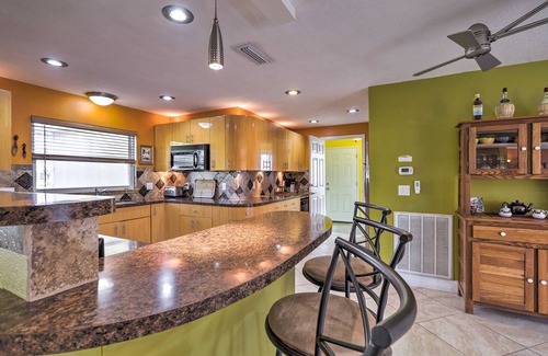 Skylark Estates Cabaña | Colorful Canalfront Merritt Island Home: Gas Grill