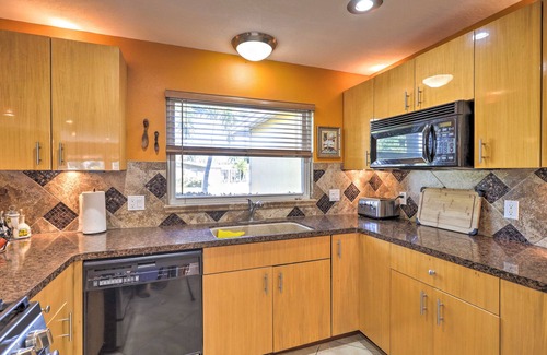 Skylark Estates Cabaña | Colorful Canalfront Merritt Island Home: Gas Grill