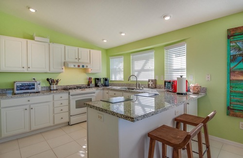 Little Torch Key Casa | Casa frente al canal con piscina en Little Torch Key, FL (BPL 2070)