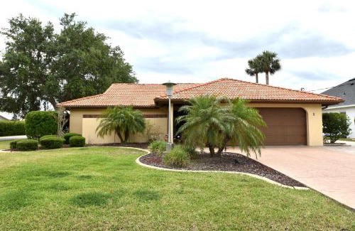 Palm Harbor Casa | Canal Front Pool Home in Palm Coast