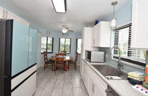 Palm Harbor Casa | Canal Front Pool Home in Palm Coast