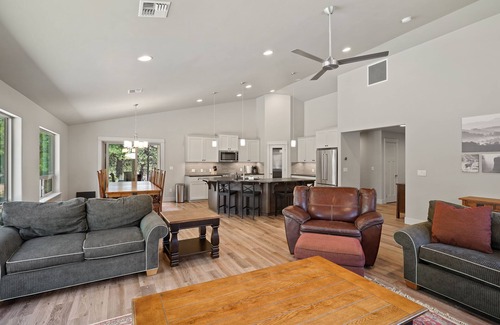 Deschutes River Woods Casa | Canal Front, Relaxing and Serene