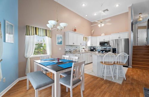 Nettles Island Casa | Canal Front! Stunning, beautifully updated 3-bedroom, 2.5-bath coastal-style beach home