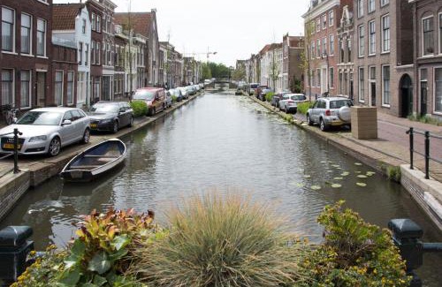 Gouda Apartamento | Canal House in Historic City Center Gouda