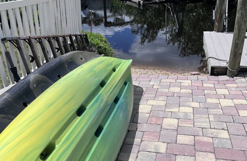 Biggar Alquiler De RV | Canal Kayaking RV pad with 30 or 50 amp hookups for YOUR RV. Close to beach