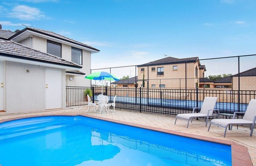 Geographe Apartamento | Canal Life Villa A- Shared pool, Tennis court, Jetty