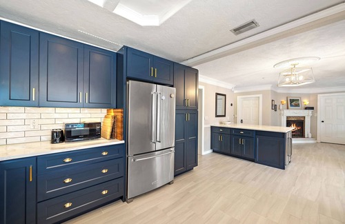 Whitfield Casa | Canal, Pool, Near Beaches, Airport and Downtown