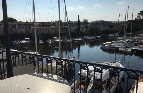 Port Grimaud Apartamento | Apartamento con vista al canal en Port Grimaud cerca de St Tropez