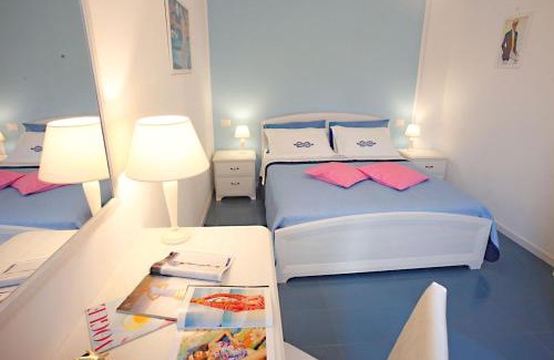 Rimini Historic Center Apartamento | "Canal View", appartamento ampio e luminoso, con splendida vista sul canale e sul ponte romano, free parking, AC, WIFI