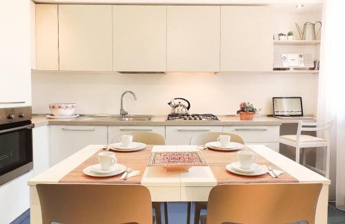 Rimini Historic Center Apartamento | "Canal View", appartamento ampio e luminoso, con splendida vista sul canale e sul ponte romano, free parking, AC, WIFI