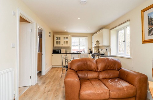 Walsden Cabaña | CANAL VIEW, pet friendly, with a garden in Todmorden