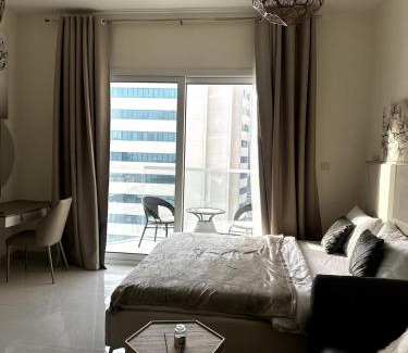 Madinat Zayed Apartamento | Canal View Studio in AG Tower