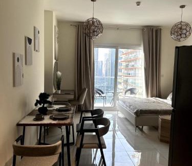 Madinat Zayed Apartamento | Canal View Studio in AG Tower