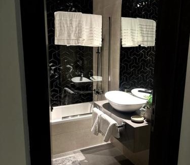 Madinat Zayed Apartamento | Canal View Studio in AG Tower