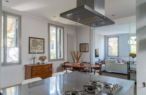 Molina Apartamento | Canal Views and a Secret Garden in Giudecca