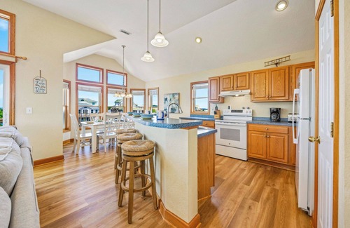 Brigands' Bay Casa | Canalfront Home with Private Pool, Hot Tub, Private Boat Dock, Game Room