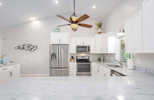 Cape Coral Casa | Canalfront/Outdoor Kitchen/Pool/Spa/Boat Dock