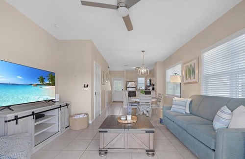 Marathon Casa | Canalside 2BR/2BA Villa 7036 with Jetted Spa Pool: the Marlin House at Village at Hawks Cay Villas