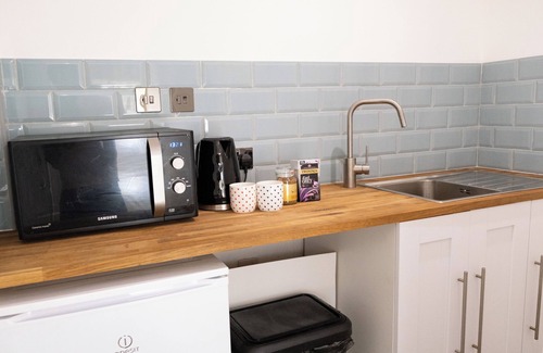 Ashton-under-Lyne Casa | Canalside Flat near Peak District and Manchester - amazing countryside walks