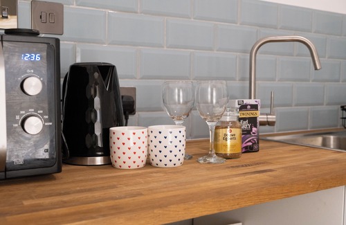 Ashton-under-Lyne Casa | Canalside Flat near Peak District and Manchester - amazing countryside walks