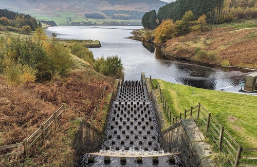 Ashton-under-Lyne Casa | Canalside Flat near Peak District and Manchester - amazing countryside walks