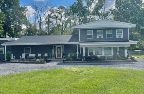 Waterloo Casa | Canalside Tranquility