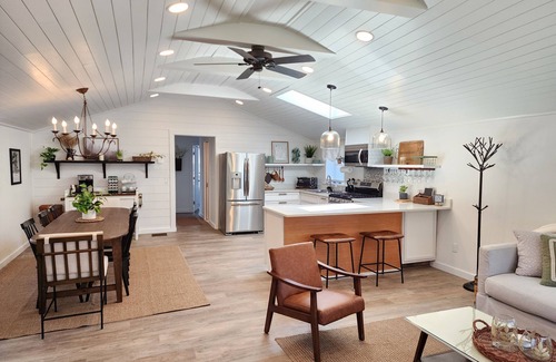 Holcomb Cabaña | Canandaigua Lake Cottage