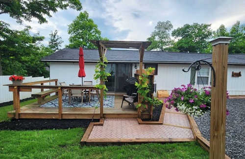 Holcomb Cabaña | Canandaigua Lake Cottage