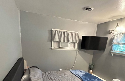 Canandaigua Cabaña | Canandaigua Lake- East Side. 2 bedroom lakefront cottage with lake access