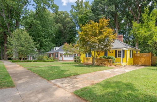 Lindley Park Casa | Canary Cottage