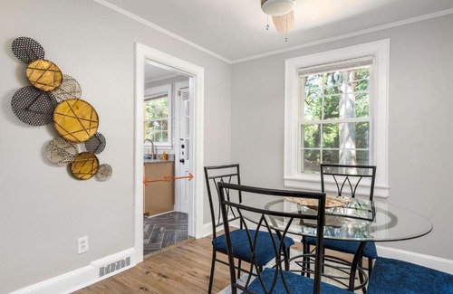 Lindley Park Casa | Canary Cottage