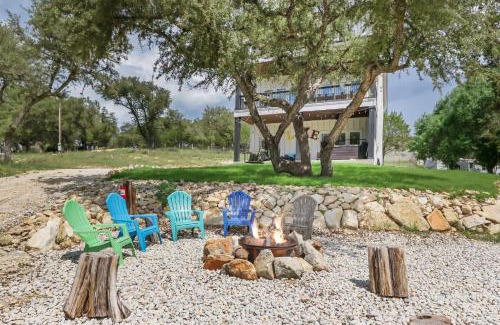 Canyon Lake Casa | Canary Lakehouse