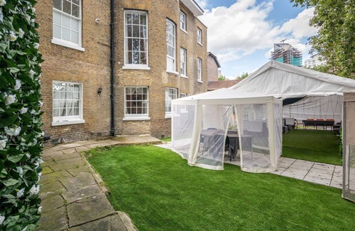 Canary Wharf Casa | Canary Wharf Spacious and Large Apartment with Parking