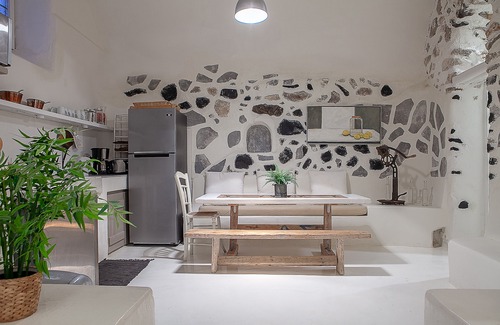 Emporio Villa | Canava Emporio, bodega restaurada cariñosamente construida