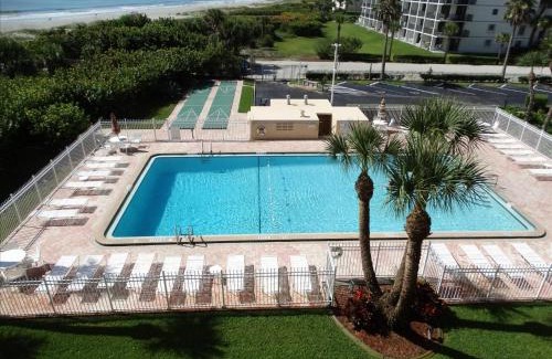 Port Canaveral Casa | Canaveral Towers Oceanfront 402!