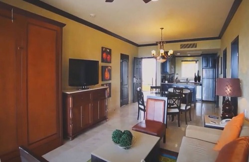 Puerto Juárez Apartamento | Cancún Resort 2-BR Suite · Sleeps 6 · Luxury Amenities & Pools