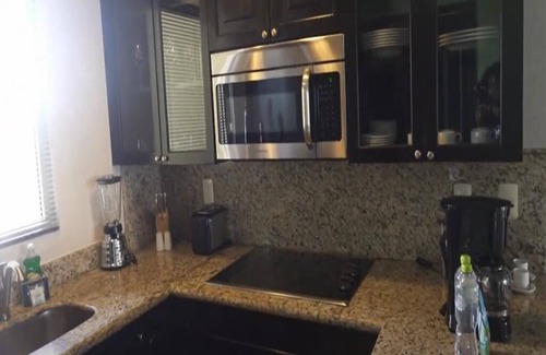 Puerto Juárez Apartamento | Cancún Resort 2-BR Suite · Sleeps 6 · Luxury Amenities & Pools