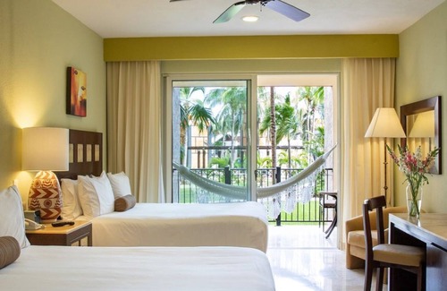 Punta Sam Complejo | Cancun 2 BR, 3 Bath. Luxurious comfort & amazing food, amenities & services!