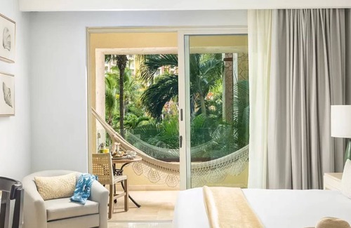 Punta Sam Complejo | Cancun 2 BR, 3 Bath. Luxurious comfort & amazing food, amenities & services!