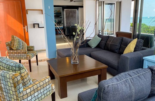 Puerto Juárez Villa | CANCUN 4BR Oceanfront La Perla Villa