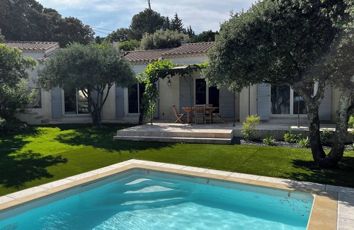 Les Angles Villa | Candau Villa, a green haven with a wooded garden and a pool, 5min from Avignon